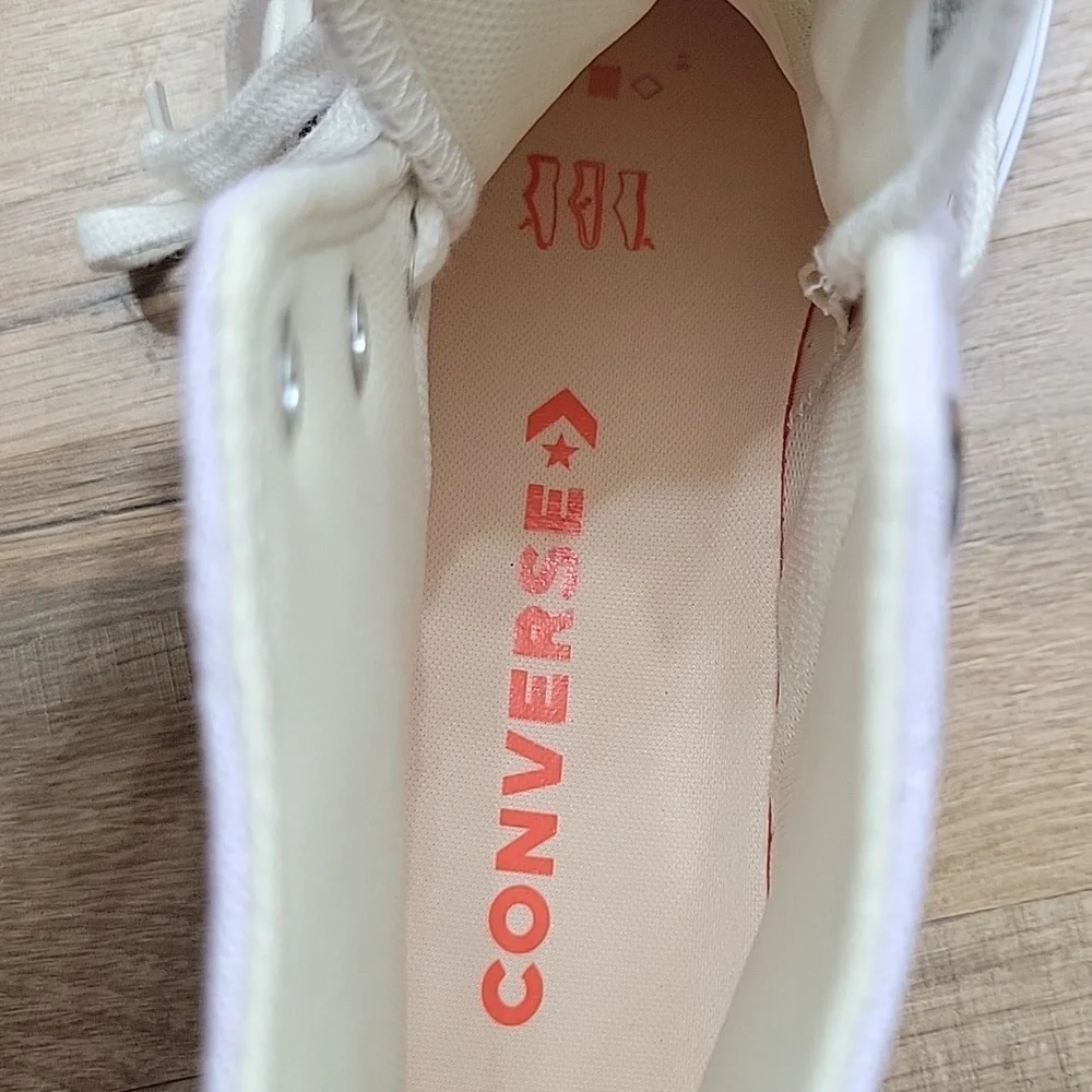 Converse High Top Brand new in the box no lid authentic.